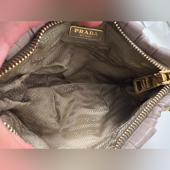 Prada clutch - Picture 8 of 11